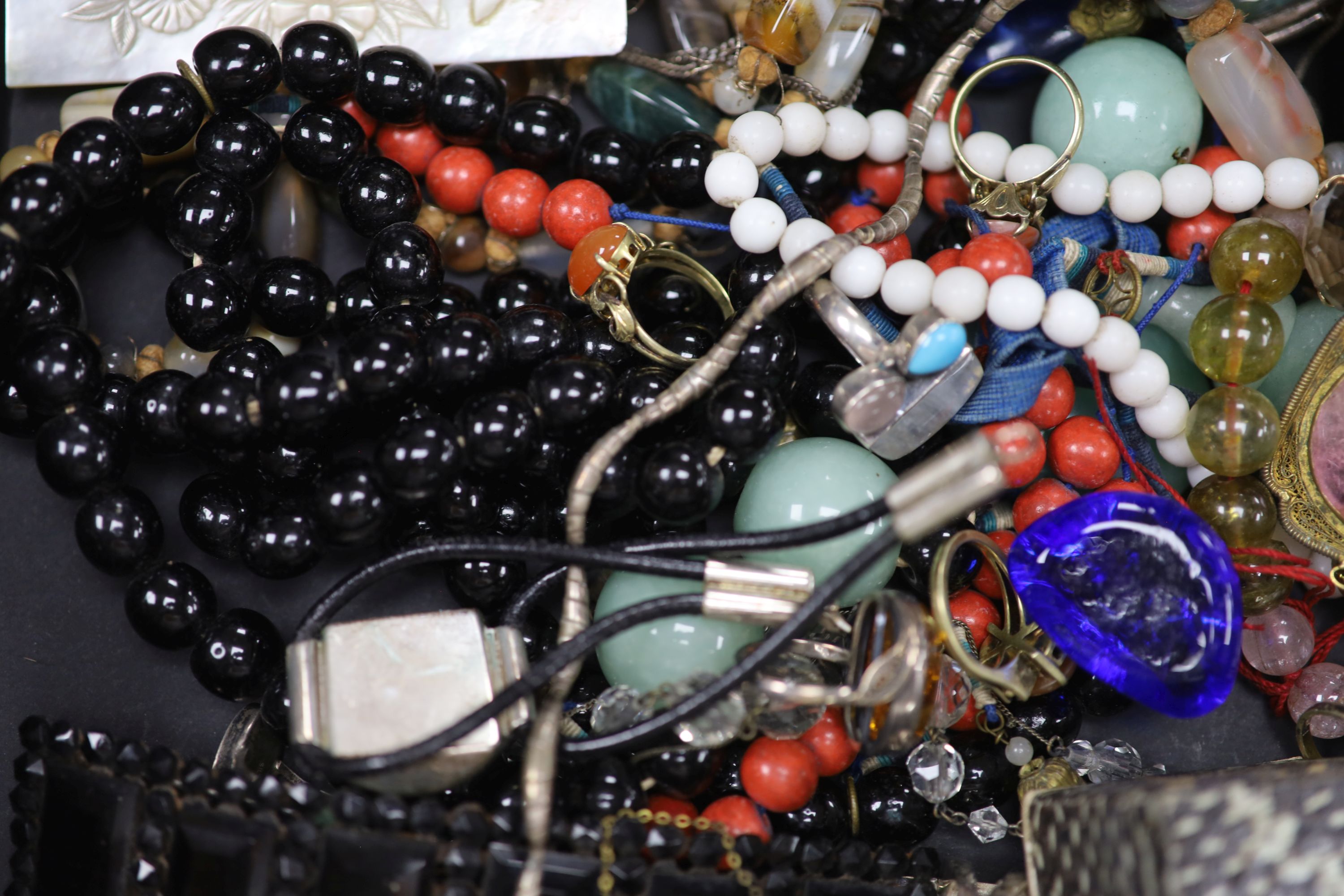 A mixed group of assorted jewellery including costume, agate necklaces, 925 ring, Blue John ring stamped silver etc.